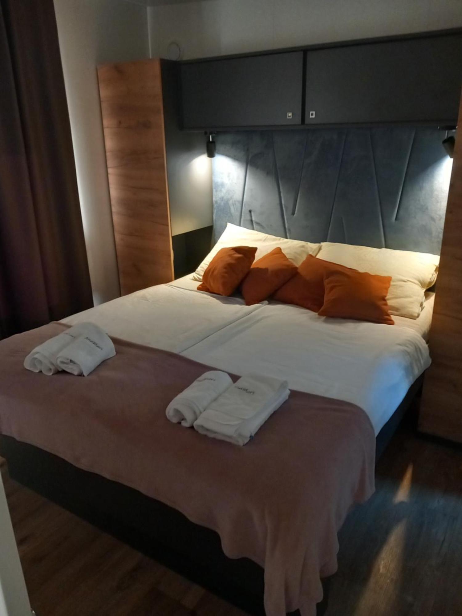 Mobile Home Anamari Biograd Na Moru Eksteriør bilde