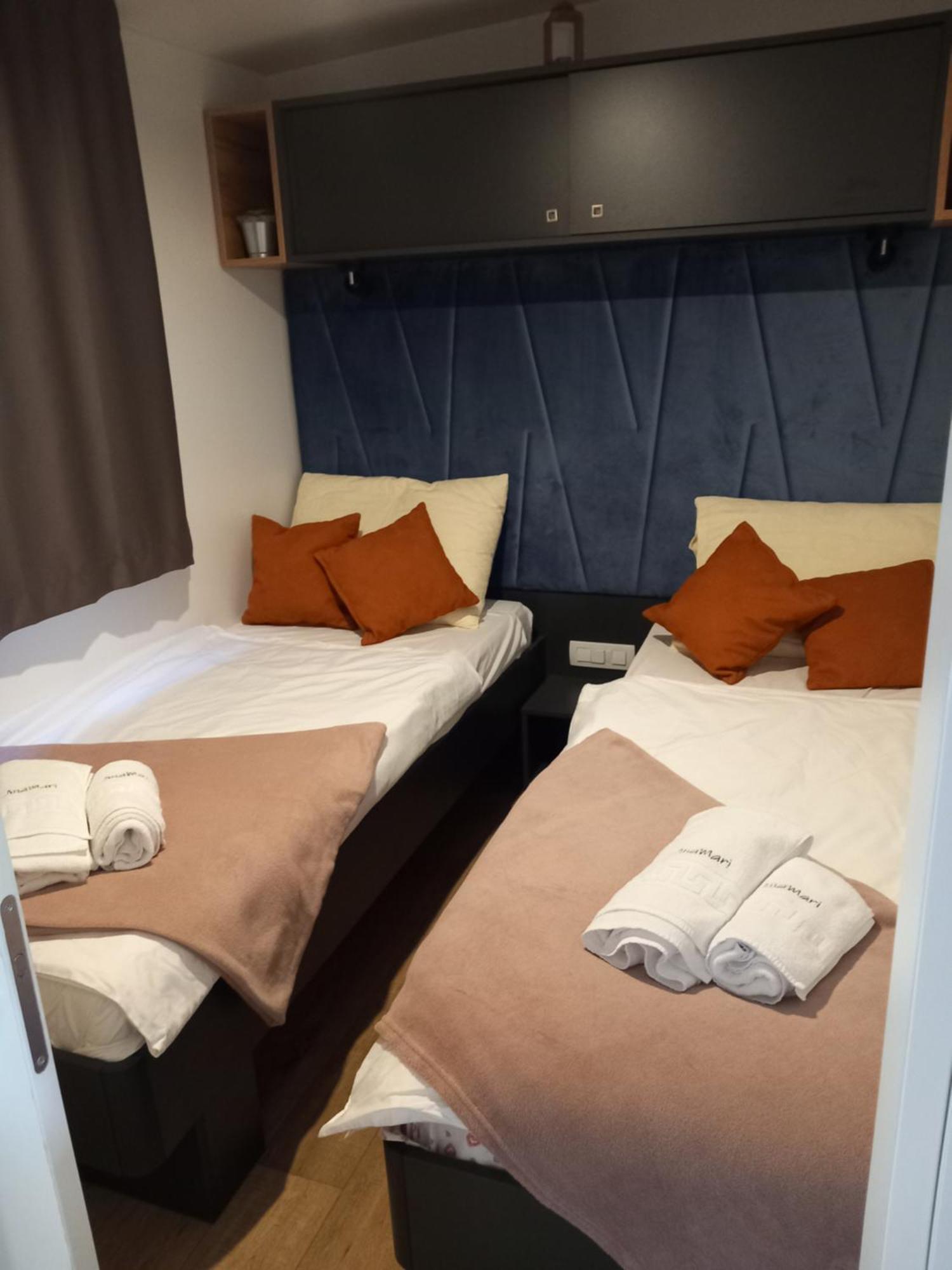 Mobile Home Anamari Biograd Na Moru Eksteriør bilde