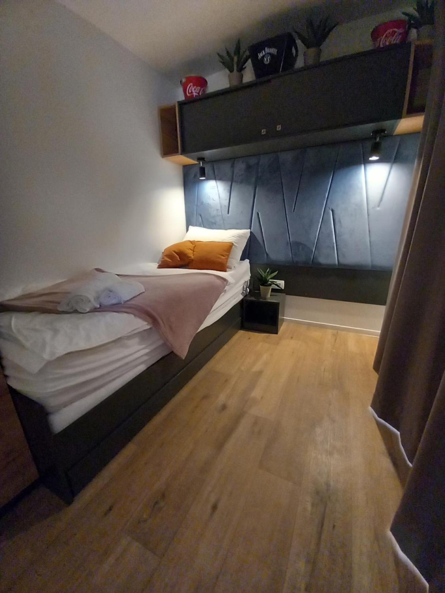 Mobile Home Anamari Biograd Na Moru Eksteriør bilde